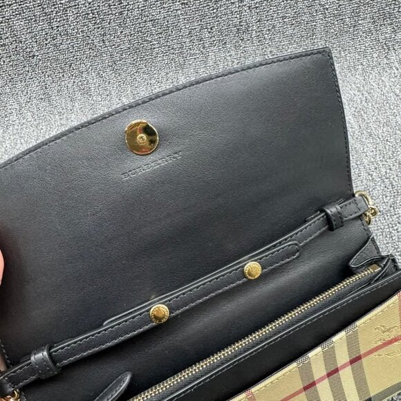 Burberry Leather Shoulder Bag 450-021925 - Picture 11 of 16